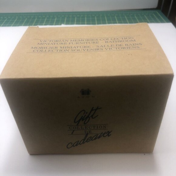 Avon - Victorian Memories Miniature Furniture Collectibles 5 piece- Bathroom - Picture 12 of 14